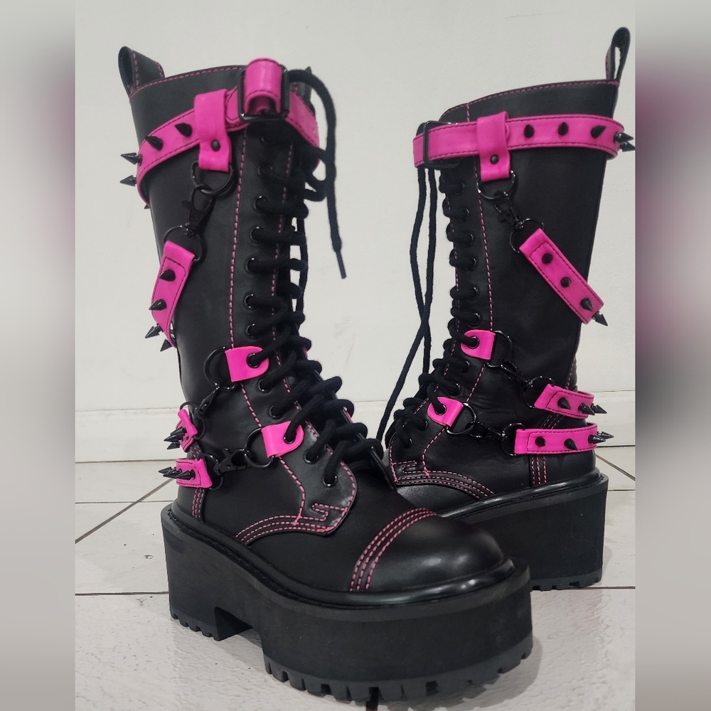Combat boots